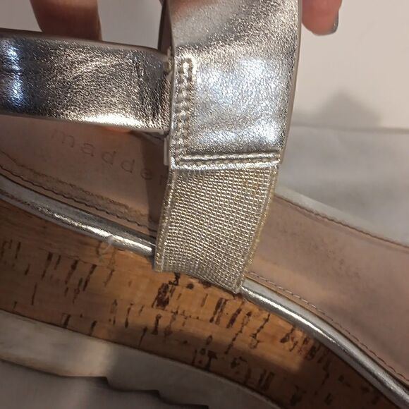 Madden Girl Wedge Metalic Silver Sandals - Picture 4 of 7